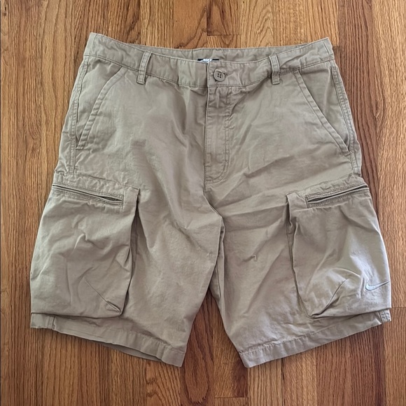 Nike Men's Tan Cargo Zipper Pocket Shorts Size 32 M - Picture 1 of 5
